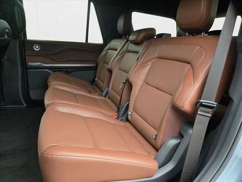 New 2025 Lincoln Navigator Reserve image 16