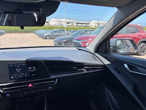Used 2026 Kia Niro LX FWD image 33