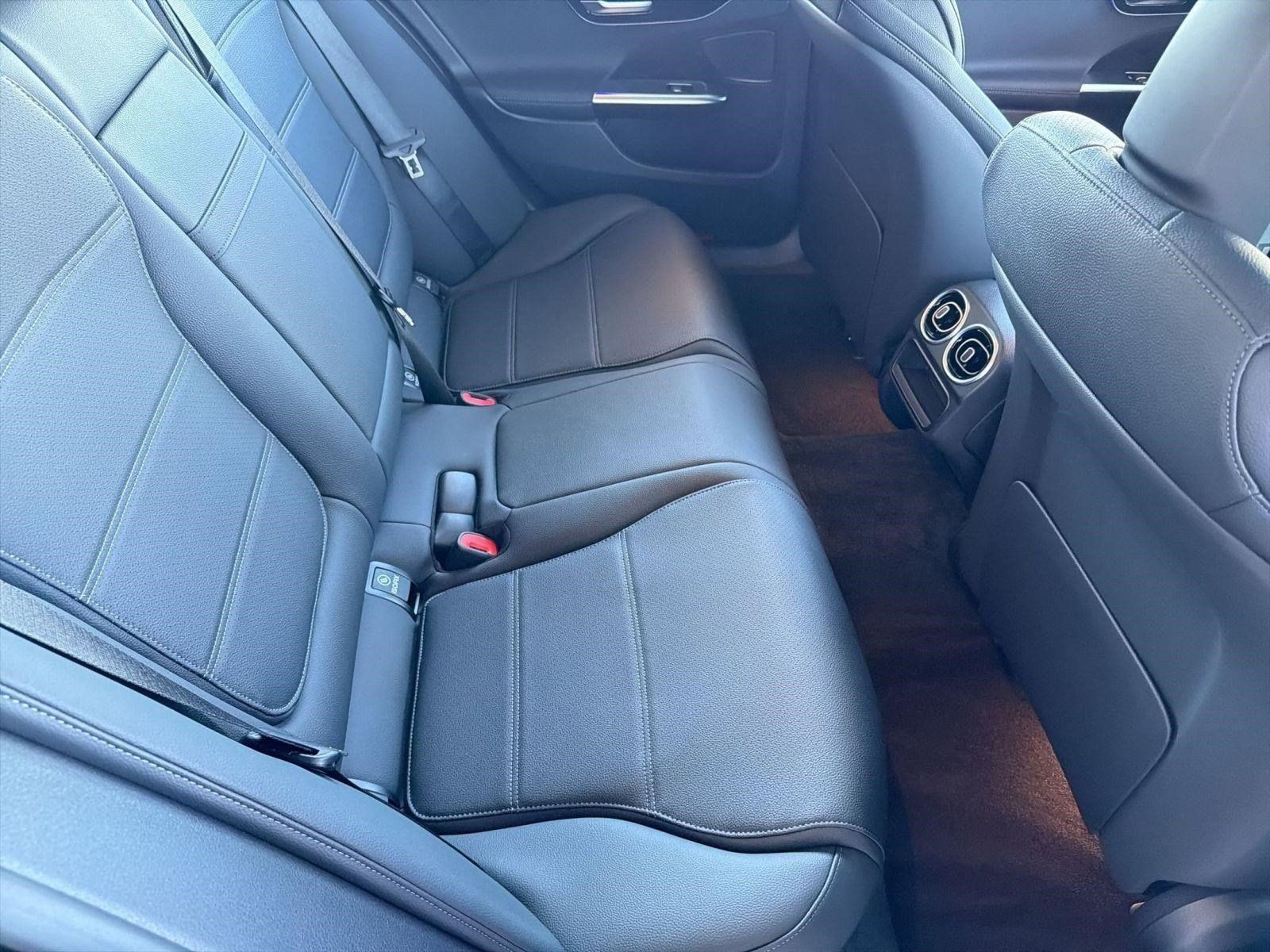 Used 2026 Mercedes-Benz C 300 4MATIC Sedan image 29