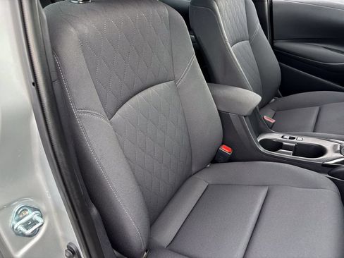 Used 2025 Toyota Corolla LE FWD image 30
