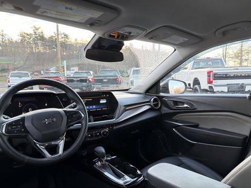 Certified 2024 Chevrolet Trax ACTIV w/ Driver Confidence Package image 15