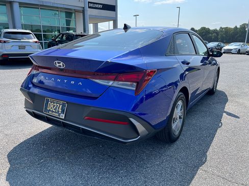 Used 2024 Hyundai Elantra SE FWD image 5