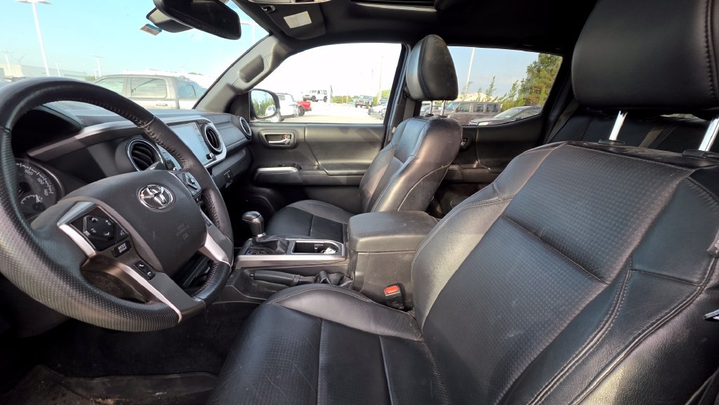 Used 2022 Toyota Tacoma Limited AWD/4WD image 11