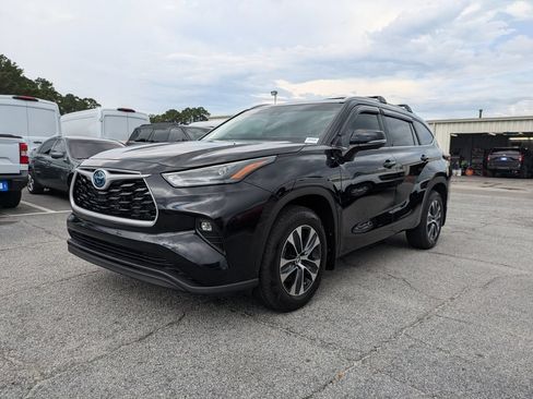 Used 2024 Toyota Highlander XLE FWD image 8