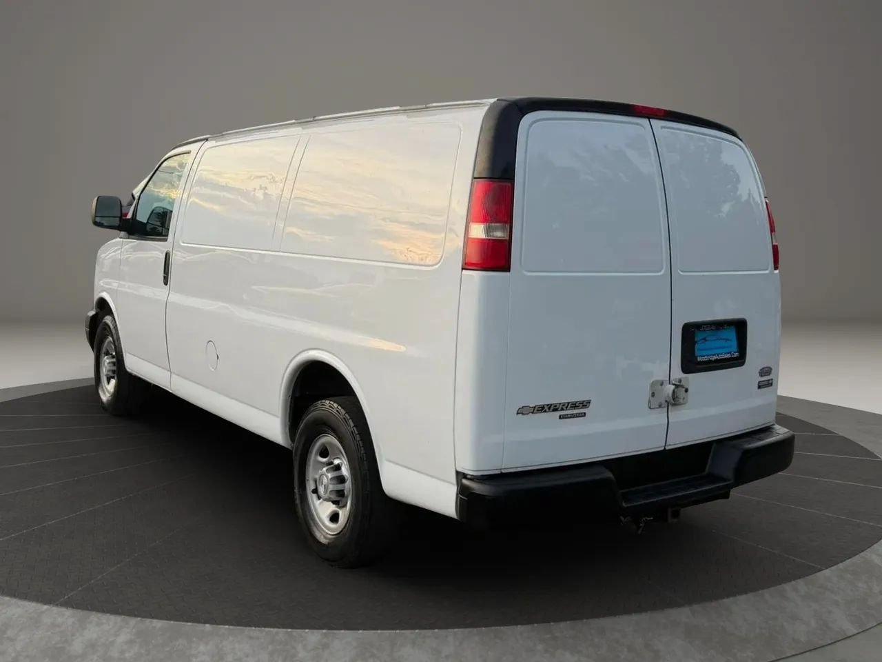 Used 2016 Chevrolet Express 2500 RWD image 6