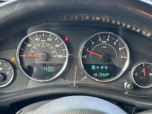 Used 2018 Jeep Wrangler Unlimited Sahara w/ Connectivity Group image 25