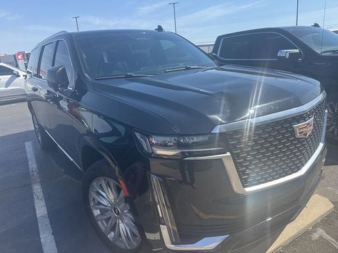 Used 2022 Cadillac Escalade ESV Luxury w/ LPO, Illumination Package image 5