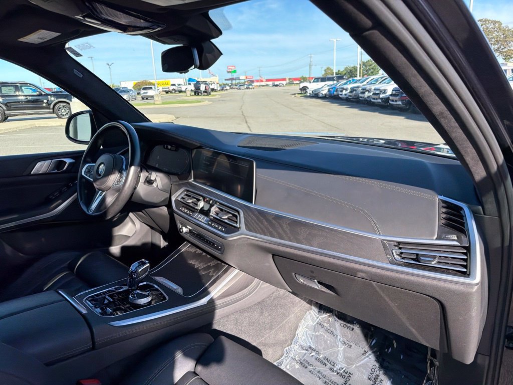 Used 2022 BMW X7 xDrive40i w/ M Sport Package AWD/4WD image 22