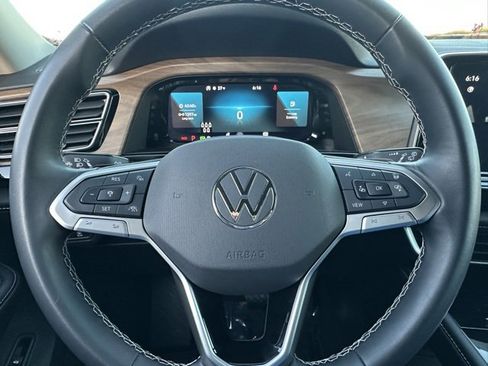 Certified 2024 Volkswagen Atlas SE image 41