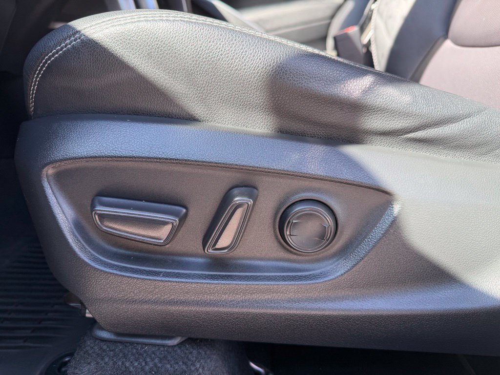 Used 2023 Toyota Corolla Cross XLE w/ Convenience Package FWD image 24