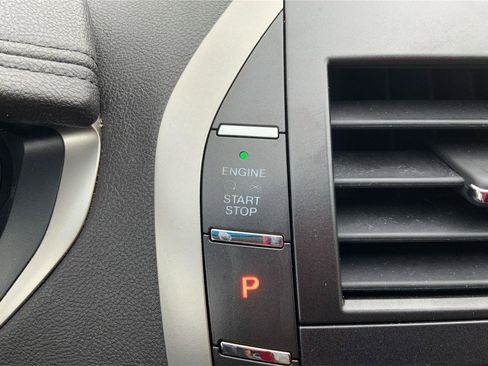 Used 2014 Lincoln MKZ image 34