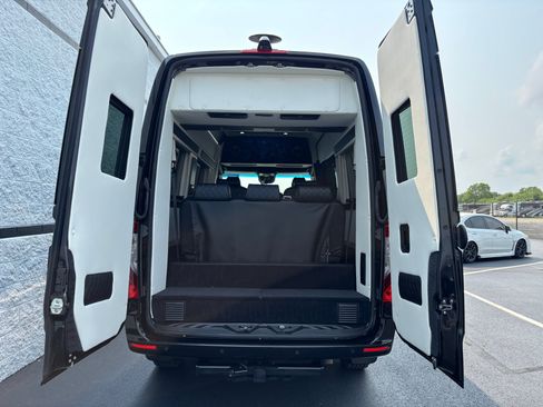 Used 2022 Mercedes-Benz Sprinter 2500 image 10