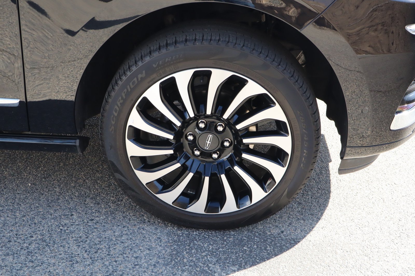 Used 2023 Lincoln Navigator Black Label AWD/4WD image 10