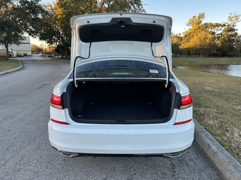 Used 2022 Volkswagen Passat 2.0T R-Line image 10