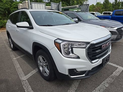 Used 2024 GMC Terrain SLE w/ Driver Convenience Package AWD/4WD image 2