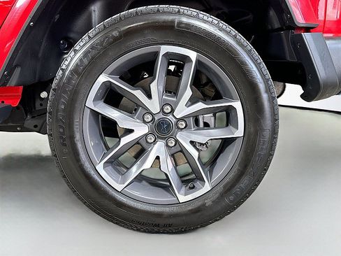 Used 2024 Jeep Wrangler Unlimited w/ Convenience Group AWD/4WD image 32