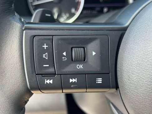 Used 2025 Nissan Pathfinder SV AWD/4WD image 20