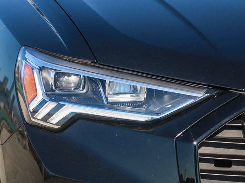 Used 2025 Audi Q3 2.0T Premium image 4