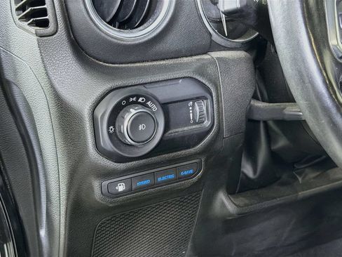 Used 2023 Jeep Wrangler Unlimited Sahara w/ Cold Weather Group AWD/4WD image 13