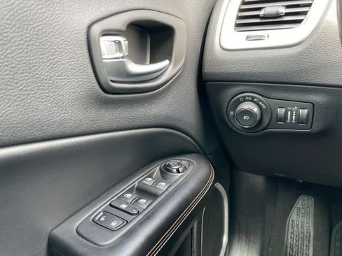 Used 2018 Jeep Compass Latitude w/ Popular Equipment Group AWD/4WD image 27