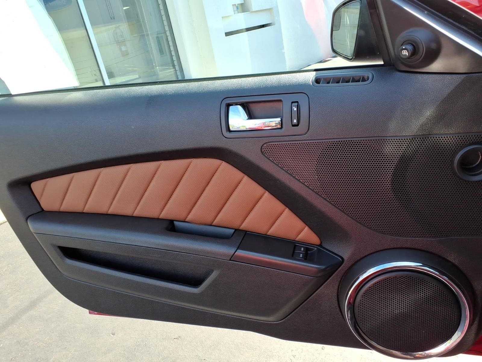 Used 2013 Ford Mustang Premium RWD image 10
