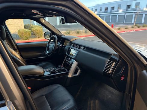 Used 2016 Land Rover Range Rover HSE image 14