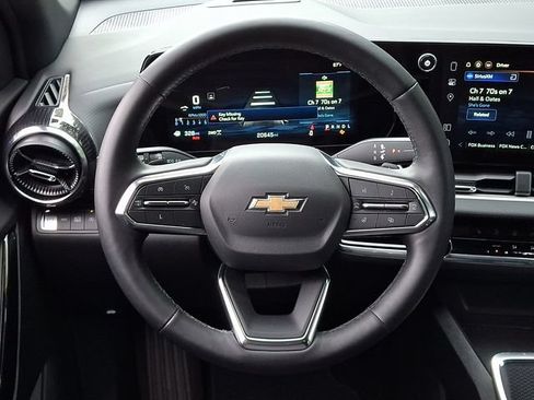 Used 2025 Chevrolet Equinox LT AWD/4WD image 19