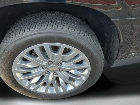 Certified 2023 Chevrolet Suburban High Country AWD/4WD image 9