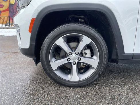 Certified 2023 Jeep Grand Cherokee Limited w/ Luxury Tech Group II image 9