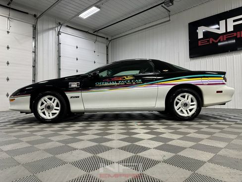 Used 1993 Chevrolet Camaro Z28 RWD image 11