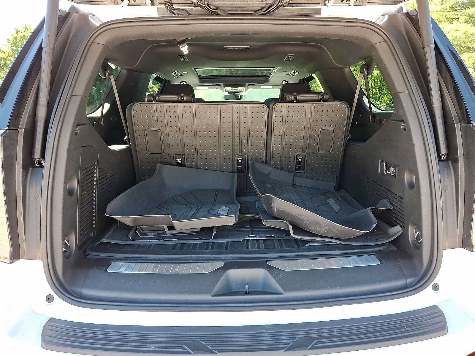 Used 2025 Chevrolet Suburban RST AWD/4WD image 24