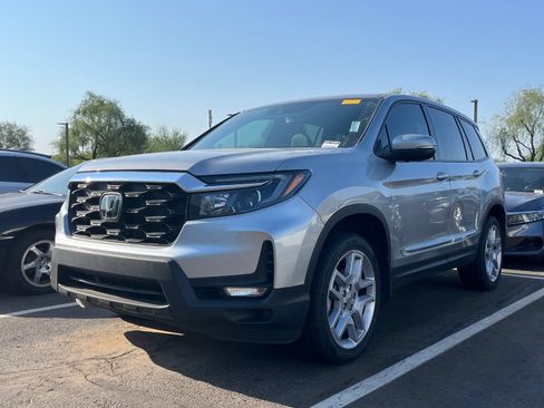 Used 2024 Honda Passport EX-L image 2