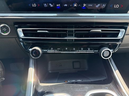 Used 2024 Chevrolet Traverse RS image 27