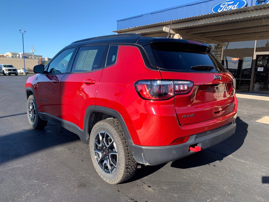 Used 2025 Jeep Compass Trailhawk AWD/4WD image 5