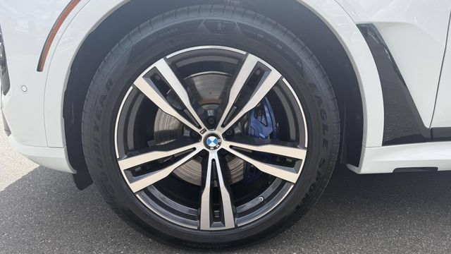 Used 2024 BMW X7 xDrive40i w/ M Sport Package AWD/4WD image 43