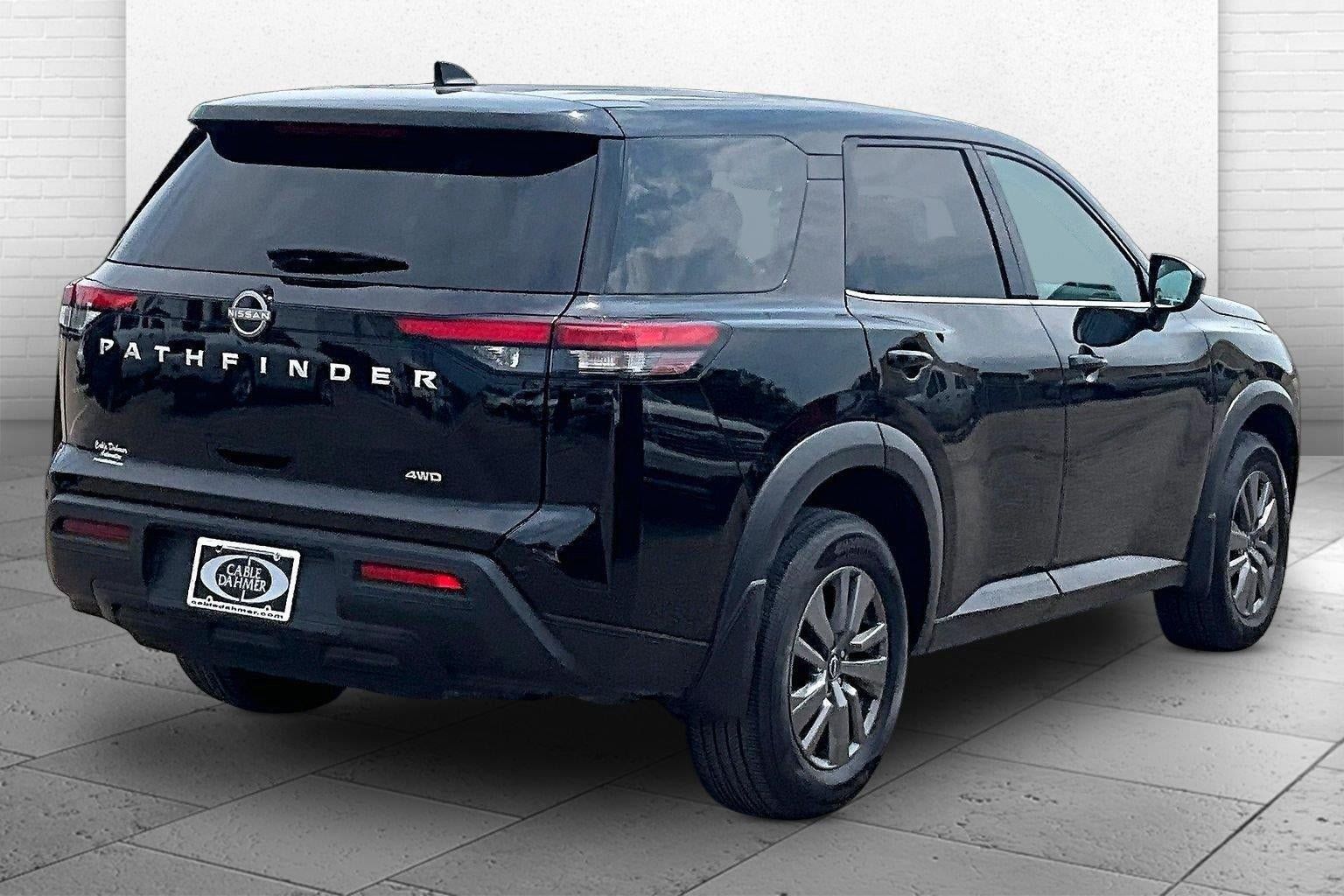 Used 2025 Nissan Pathfinder S AWD/4WD image 14