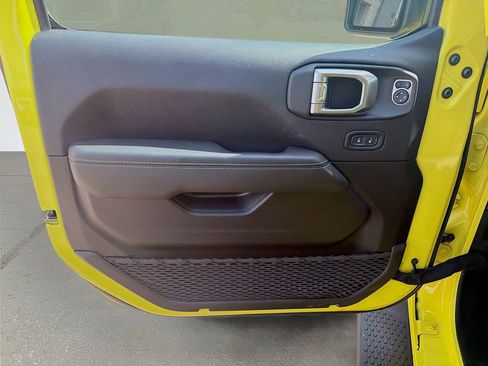 Used 2022 Jeep Wrangler Unlimited Sahara w/ Cold Weather Group AWD/4WD image 20