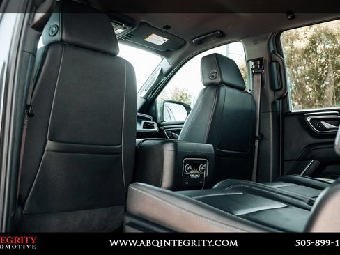 Used 2024 Chevrolet Suburban LT RWD image 37