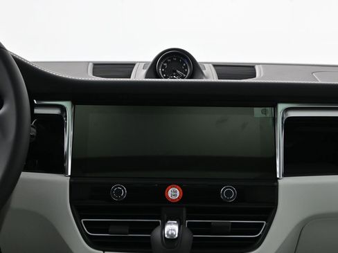 Certified 2026 Porsche Macan S image 11