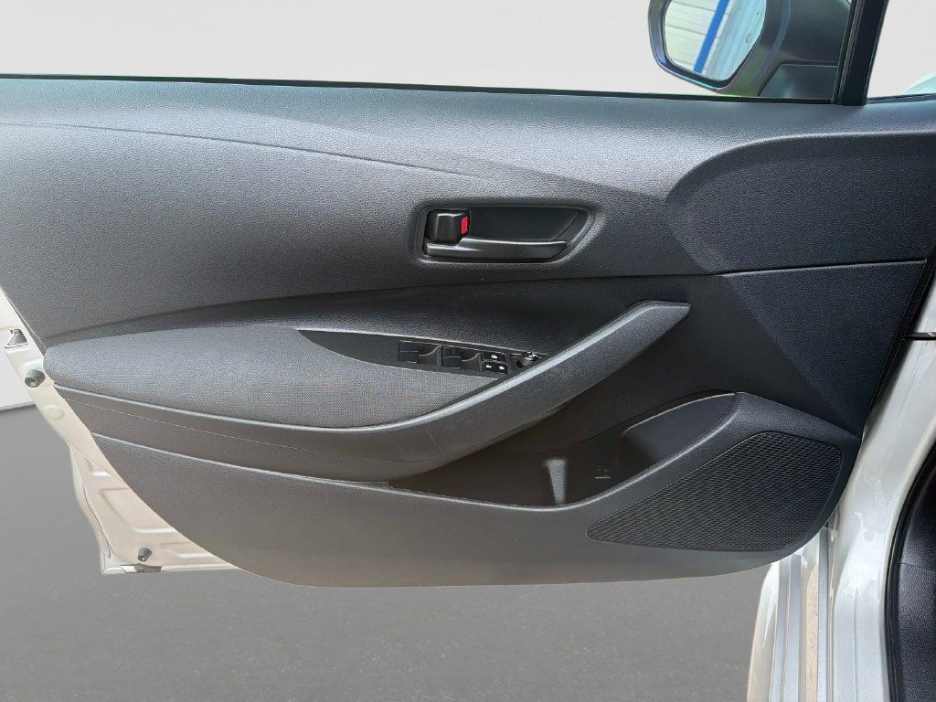 Used 2022 Toyota Corolla LE FWD image 18