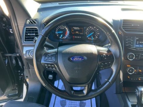 Used 2018 Ford Explorer XLT image 46