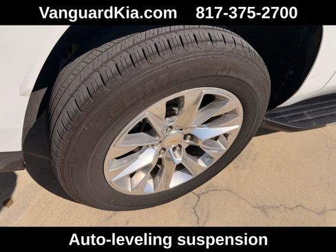 Used 2023 Chevrolet Suburban Premier image 10