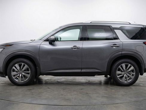 Used 2025 Nissan Pathfinder SV FWD image 5