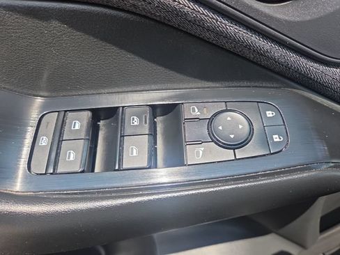 Used 2023 Nissan Rogue S AWD/4WD image 17
