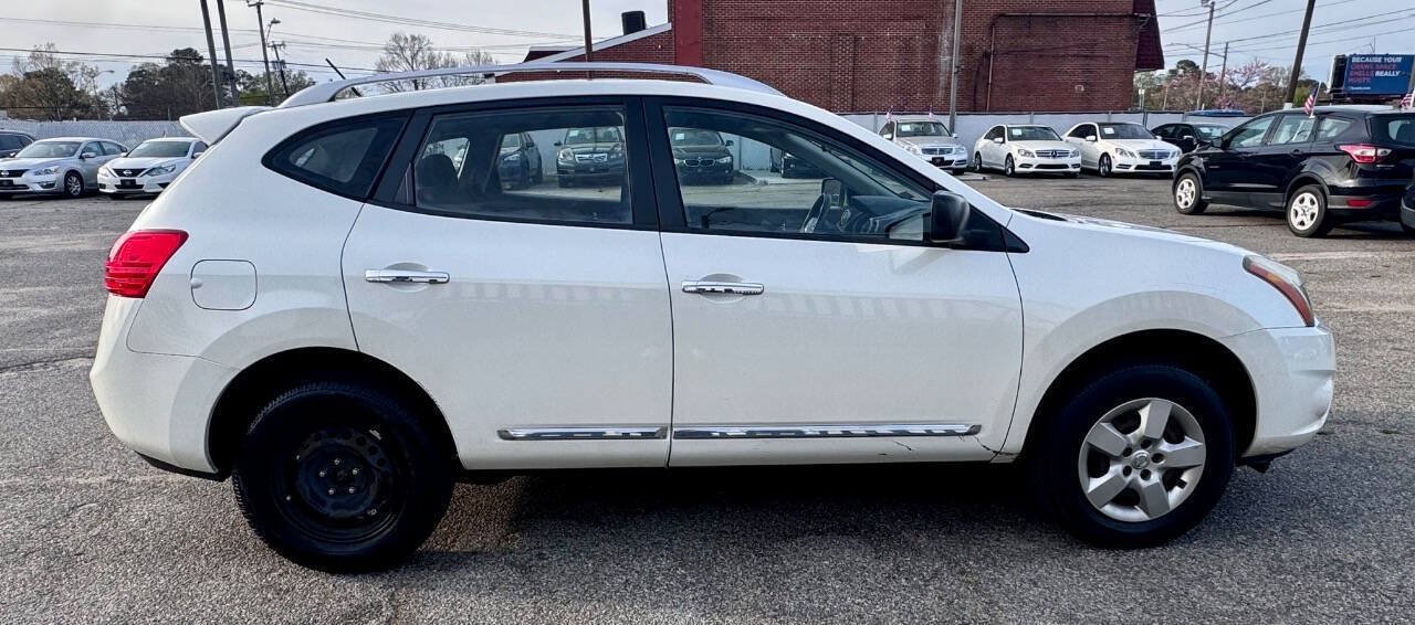 Used 2015 Nissan Rogue S w/ Convenience Package AWD/4WD image 6
