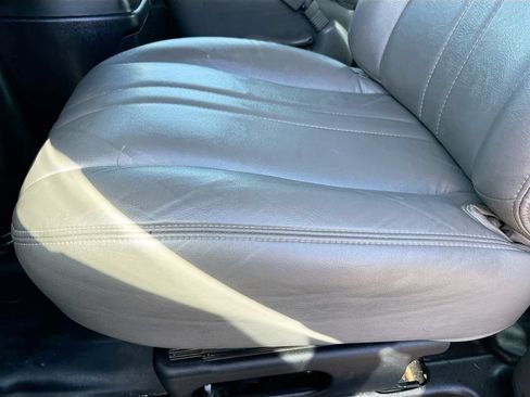 Used 2022 GMC Savana 2500 w/ Driver Convenience Package RWD image 18