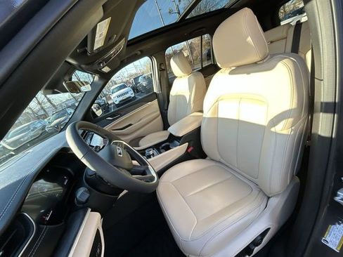 Used 2025 Jeep Grand Cherokee Limited image 15