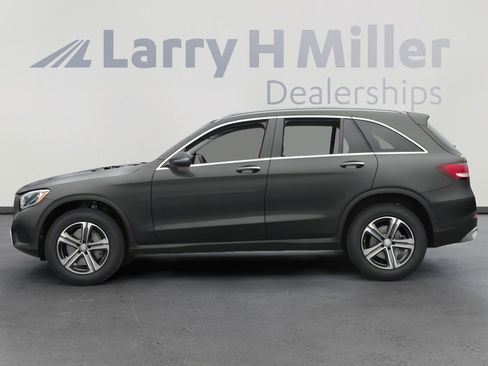 Used 2017 Mercedes-Benz GLC 300 4MATIC image 3