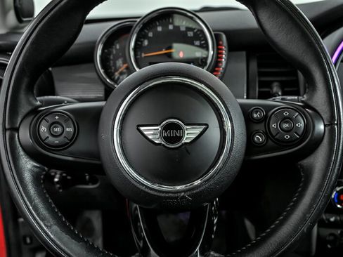 Used 2015 MINI Cooper 4-Door Hardtop image 24