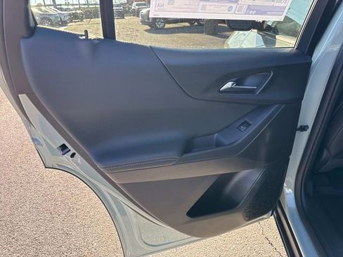 New 2026 Chevrolet Equinox LT w/ Convenience Package II FWD image 15